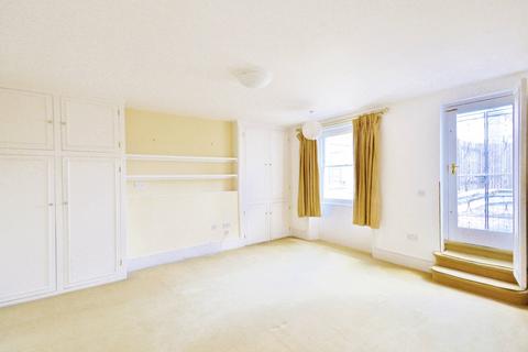 4 bedroom apartment to rent, De Vere Gardens, London W8