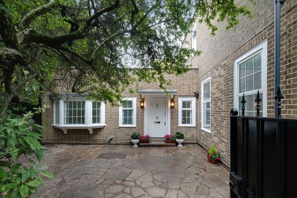 St John’s Wood, London, NW8 5 bed detached house to rent £19,500 pcm