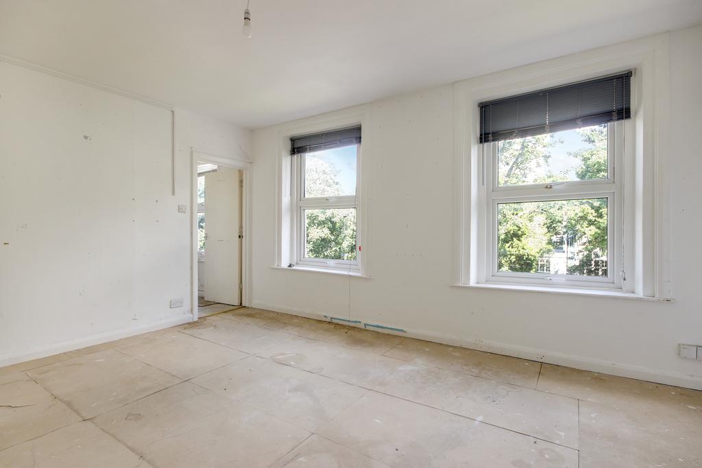 Clarence Road, Bromley BR1 1 bed flat £190,000