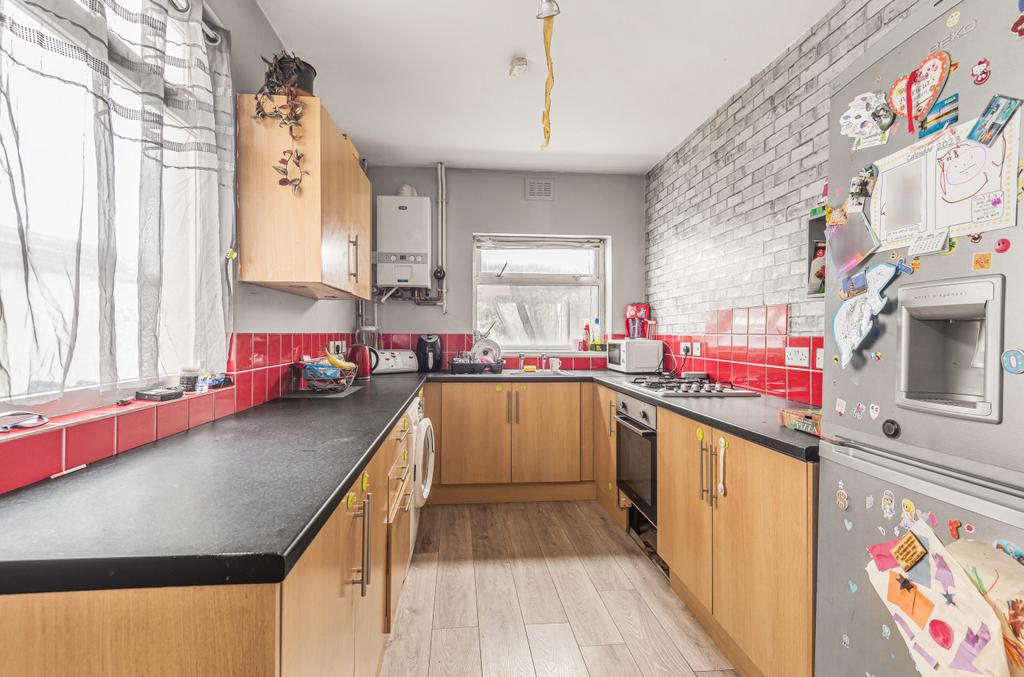 Victor Street, Grimsby, DN32 3 bed terraced house for sale £72,000