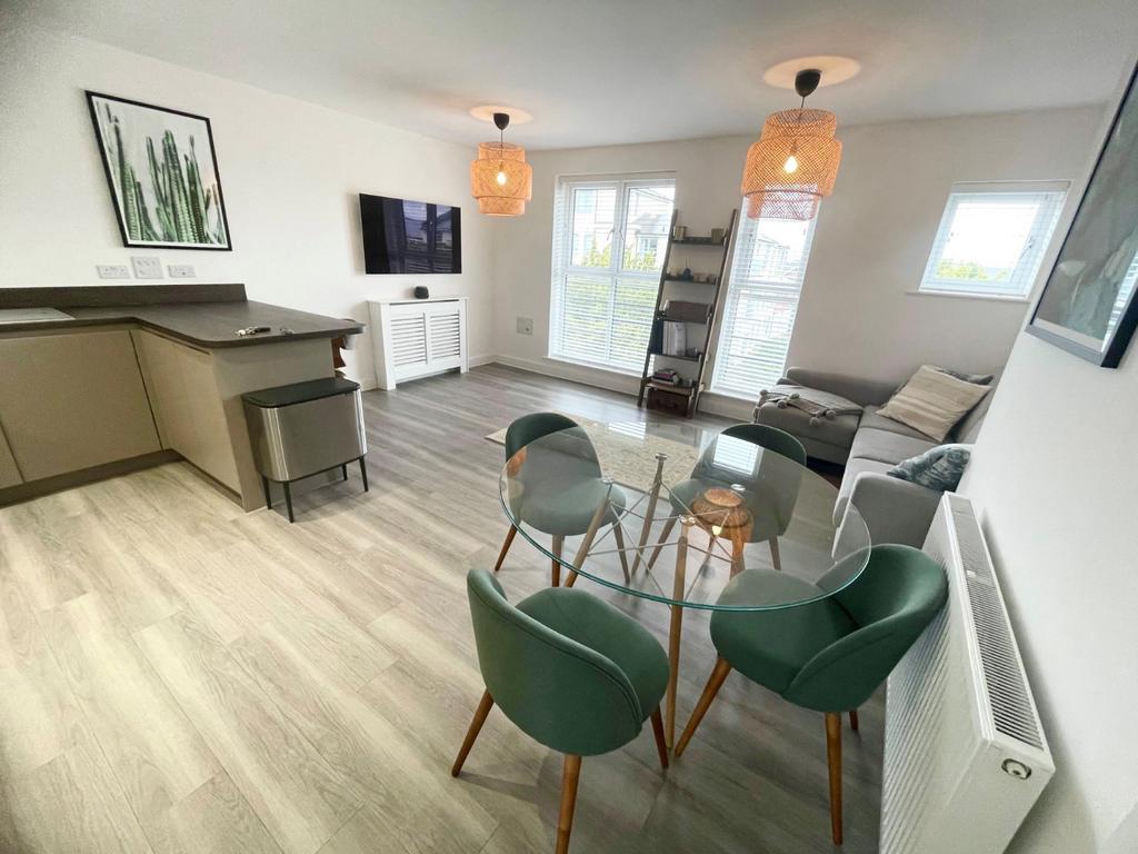 Springhead Parkway, Northfleet, Kent... 2 bed flat £260,000