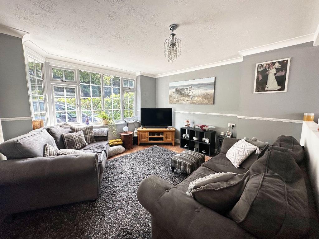 Ramsay Gardens, Romford 3 bed semidetached house for sale £450,000