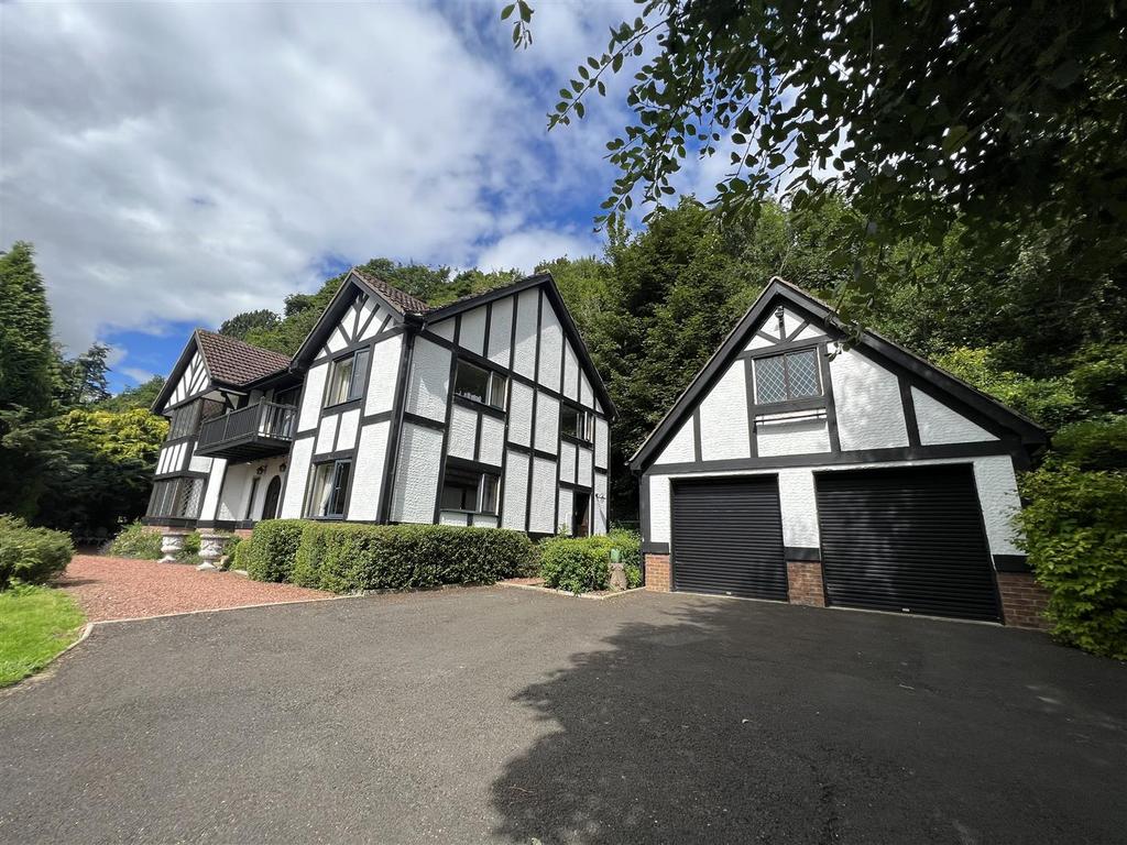 White Gables, Hillside West, Rothbury 4 bed detached house £1,500 pcm