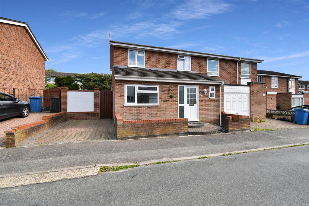 De Greys Close, Great Cornard 3 bed end of terrace house for sale £