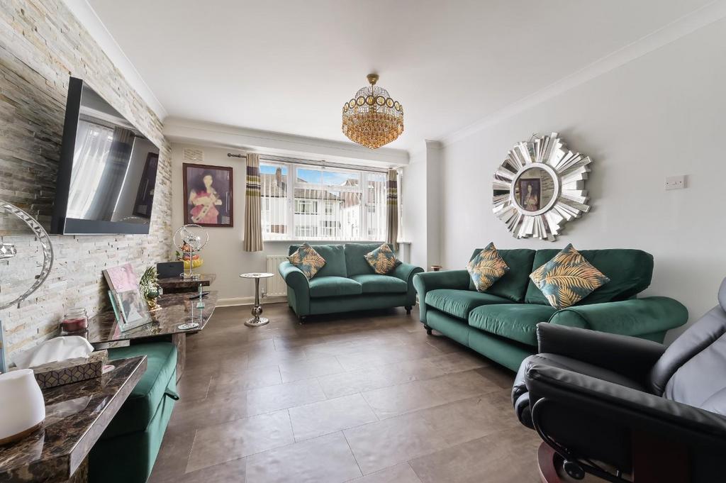Fairfield Way, Ewell Court 3 bed semidetached house £625,000