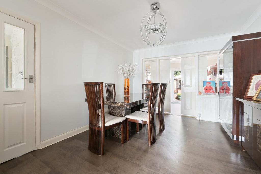 Fairfield Way, Ewell Court 3 bed semidetached house £625,000