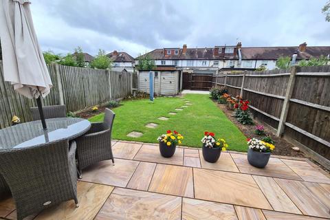 3 Leechcroft Road, Wallington, SM6 7JF