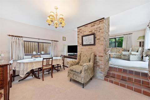 30 Cavendish Meads, Sunninghill, Ascot, SL5 9TD