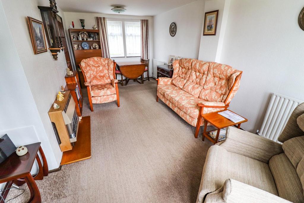 Queen Elizabeth Road, Nuneaton 2 bed semidetached house for sale £