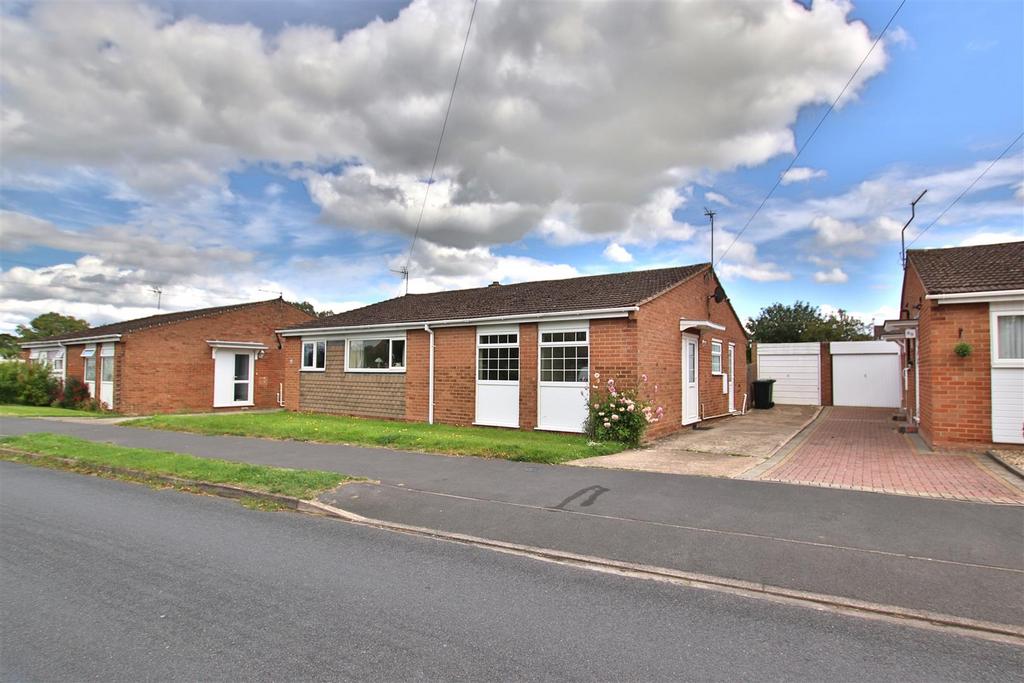 Blenheim Drive, Bredon, Tewkesbury 2 bed bungalow for sale £275,000