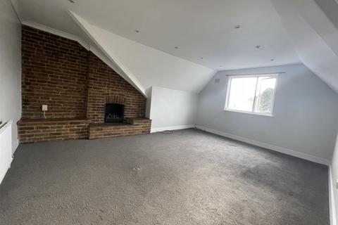 2 bedroom flat to rent, Croham Road, South Croydon