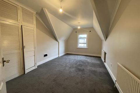 2 bedroom flat to rent, Croham Road, South Croydon