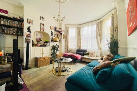 1 bedroom flat for sale, Lodge Road, CROYDON