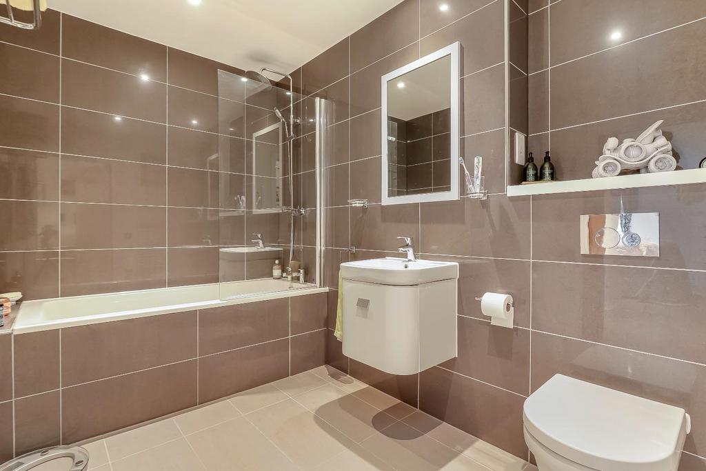 Master Bedroom Ensuite.jpg