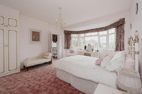 56 Higher Drive, Banstead, SM7 1PQ