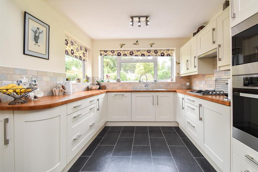 Gillsmans Park, St. LeonardsOnSea 5 bed detached house £625,000