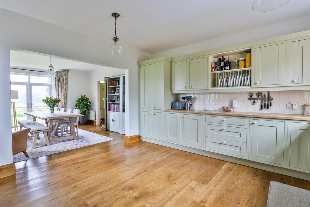 Kitchen/Dining