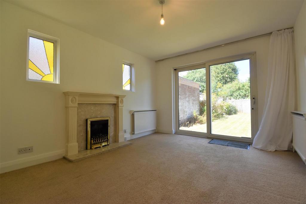 Linden Avenue, Ruislip HA4 2 bed detached bungalow £1,750 pcm (£404 pw)