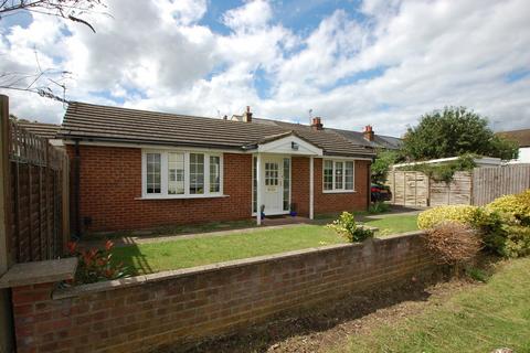 2 bedroom bungalow for sale - Sycamore Road, Chalfont St. Giles, HP8