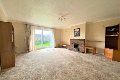 2 bedroom detached bungalow for sale, Hurstwood Close, Bexhill-on-Sea, TN40