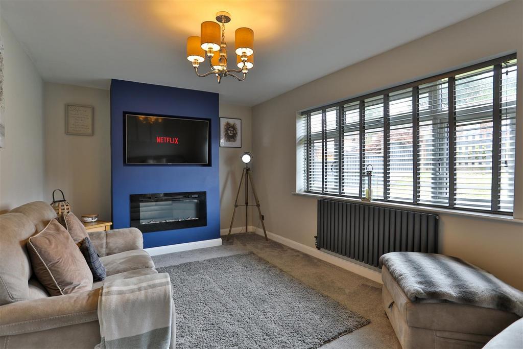 Winchester Drive, Midway, Swadlincote 3 bed semidetached house for