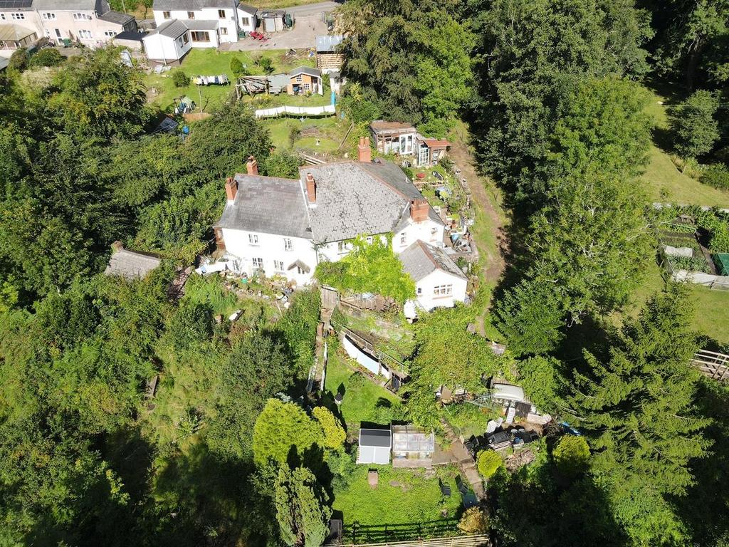 Hyde Park Corner, Lower Soudley, Cinderford 2 bed cottage for sale £