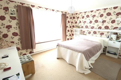 4 bedroom detached bungalow for sale - Vinery Close, West Lynn