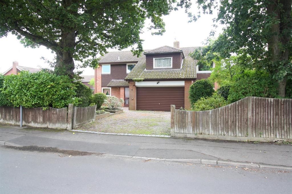 Denmark Avenue, Woodley, Reading 5 bed detached house £775,000