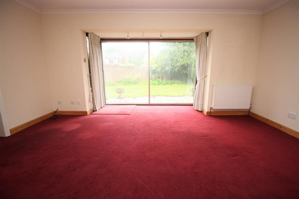 Denmark Avenue, Woodley, Reading 5 bed detached house £775,000