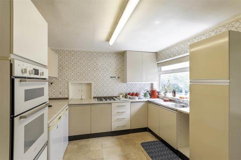 9 Croft Road, Great Longstone, Bakewell, DE45 1PA