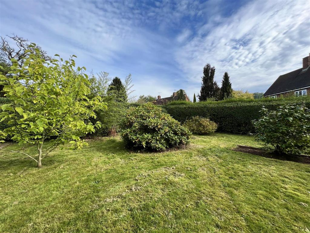 Kings Meadow, Clent, Stourbridge 3 bed semidetached house for sale £