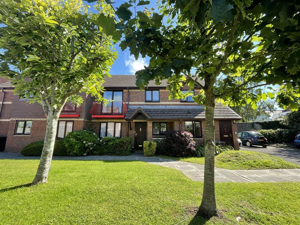 Forest Court, Severn Grove, Cardiff 2 bed apartment for sale £185,000