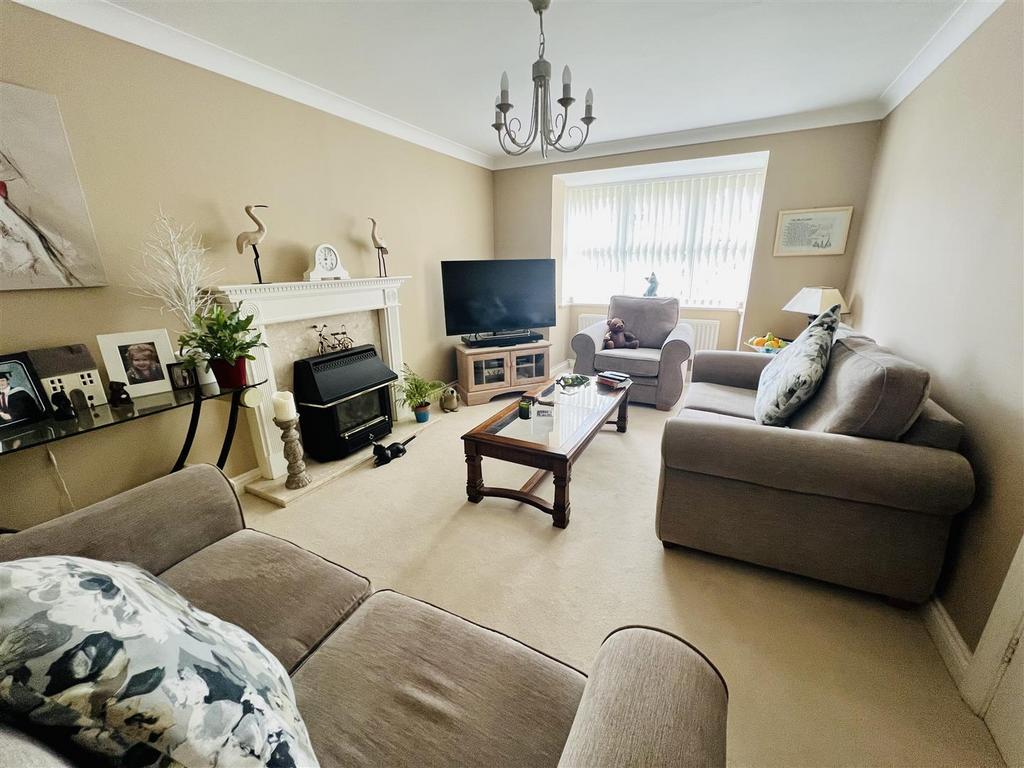 Coleridge Crescent, Killay, Swansea 4 bed detached house £385,000