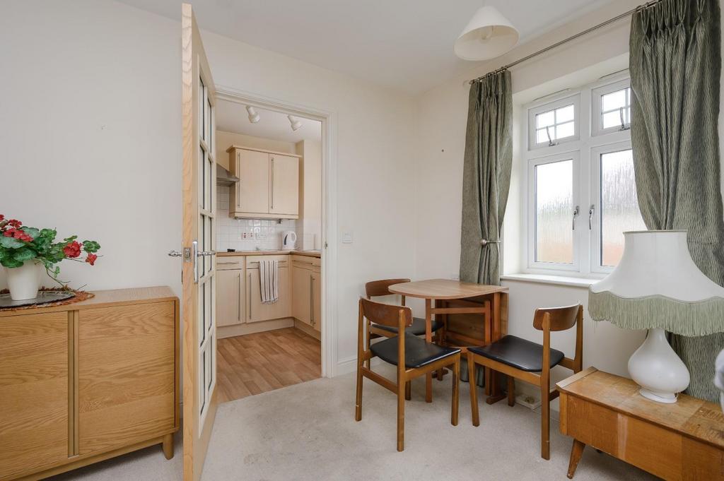 High Road, West Byfleet KT14 2 bed retirement property £315,000