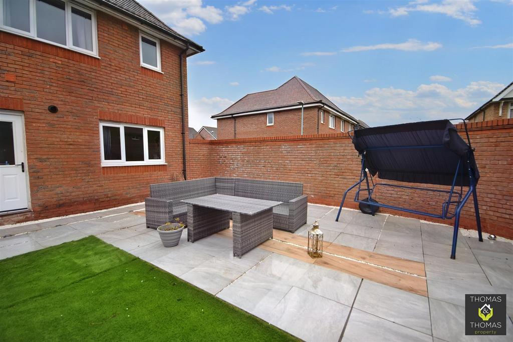Bridge Keepers Way, Hardwicke 4 bed detached house £550,000