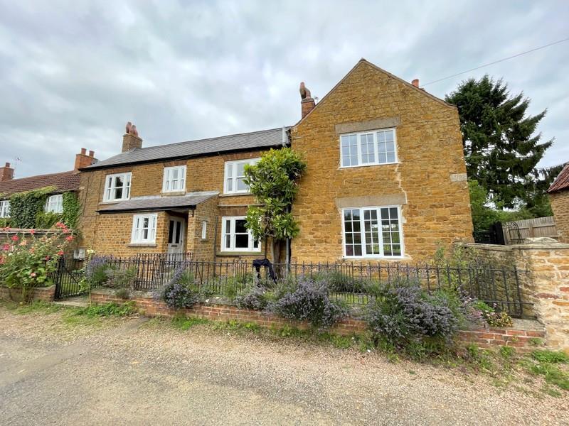 Main Street, Wymondham, Melton Mowbray 3 bed cottage £950 pcm (£219 pw)
