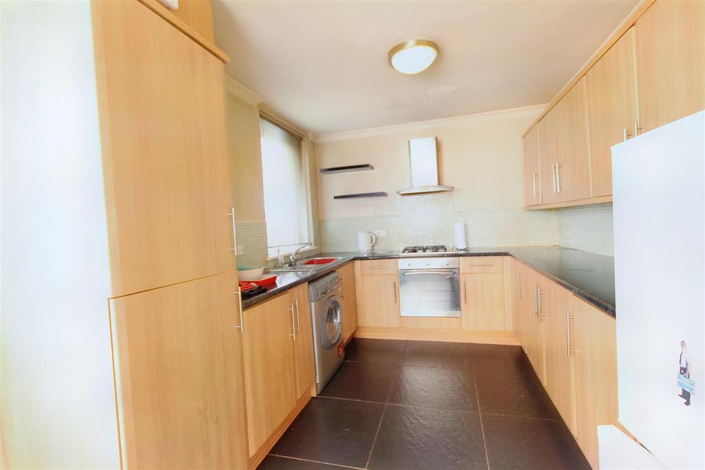 Westwood Road, Newmains, Wishaw 2 bed semidetached house £89,995