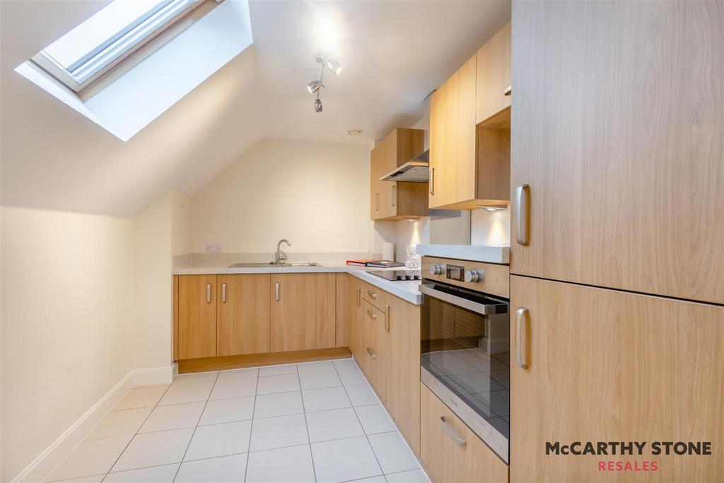 8583414-interior06.jpg