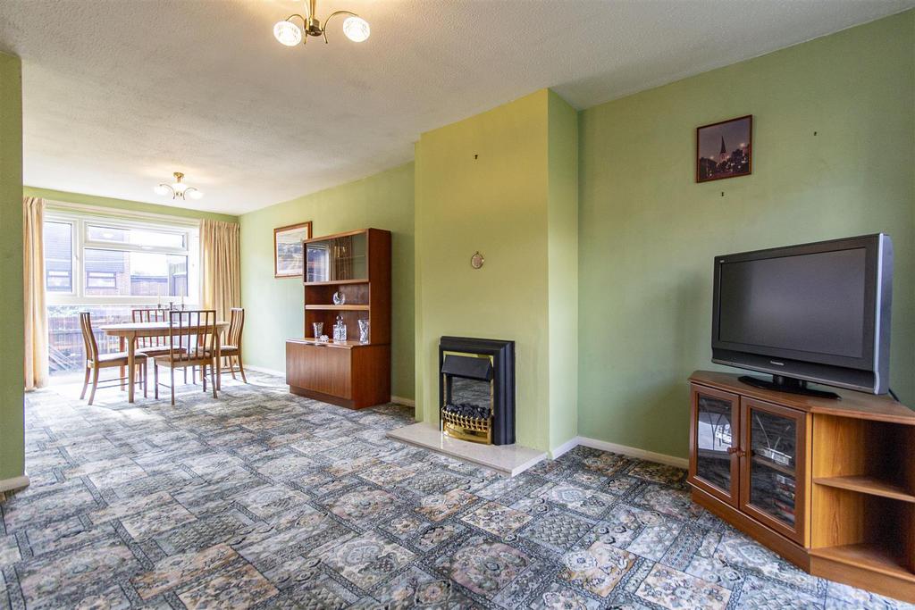 Green Farm Close, Holme Hall, Chesterfield 2 bed terraced house for