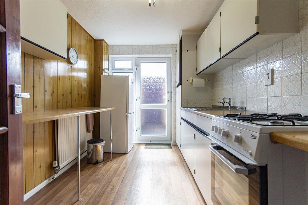 Green Farm Close, Holme Hall, Chesterfield 2 bed terraced house for