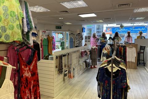 Shop to rent, Leatherhead KT22