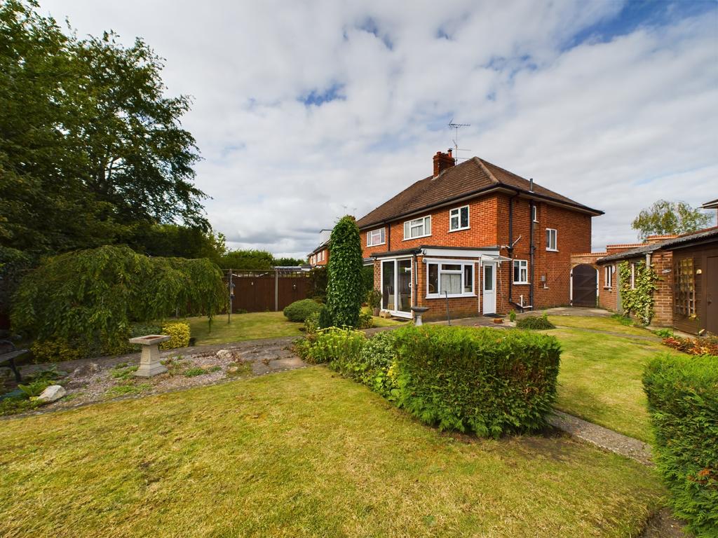 Lyme Grove, Tilehurst, Reading, RG31 3 bed semidetached house £435,000
