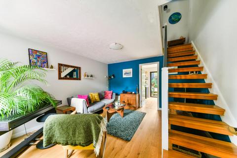 22 Hanover Avenue, London, E16 1SD