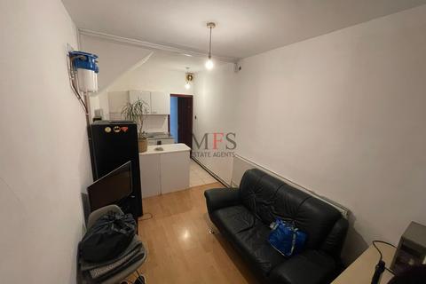 undefined, The Glen, Southall, UB2