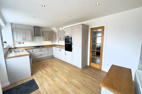 3 bedroom semi-detached house to rent, Penrhos Avenue, Fleetwood, Lancashire, FY7