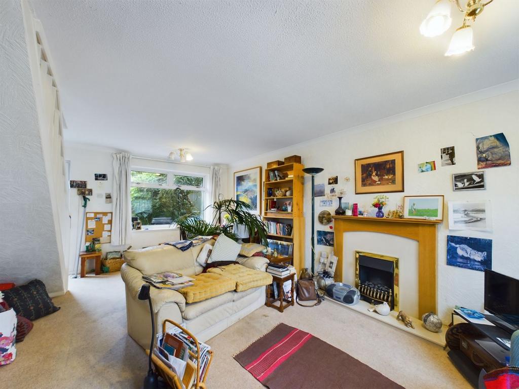 Westcott Way, Abington Vale, Northampton NN3 3BE 3 bed semidetached