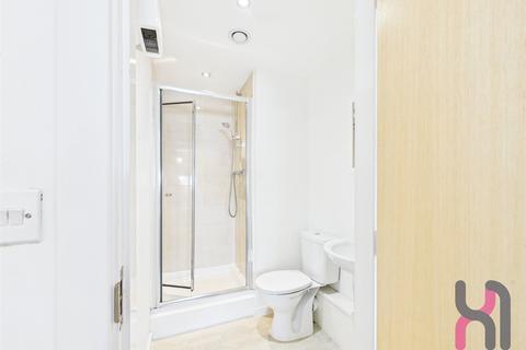 2 bedroom flat to rent, Spinner House, 1A Elmira Way, Salford, M5