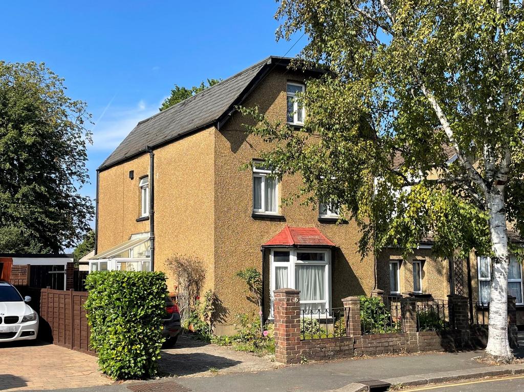 Roxborough Road, Harrow Central 5 bed detached house for sale £625,000