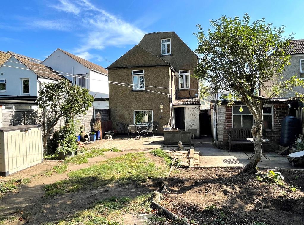 Roxborough Road, Harrow Central 5 bed detached house for sale £625,000
