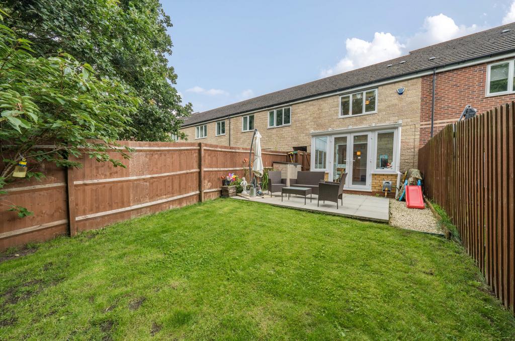 Pinewood Crescent, Lincoln, LN6 2 bed terraced house for sale £170,000